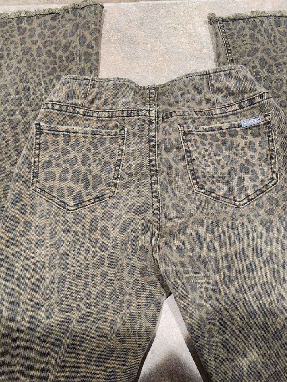 Rock & Roll Denim Brand Women's  Leopard Flares - Picture 2 of 4